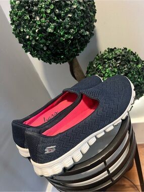 Skechers Go walk Womens 7 M Navy/White/Pink Knit Textile Slip-On Shoes